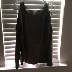 Green shoulder cut out long sleeve shirt